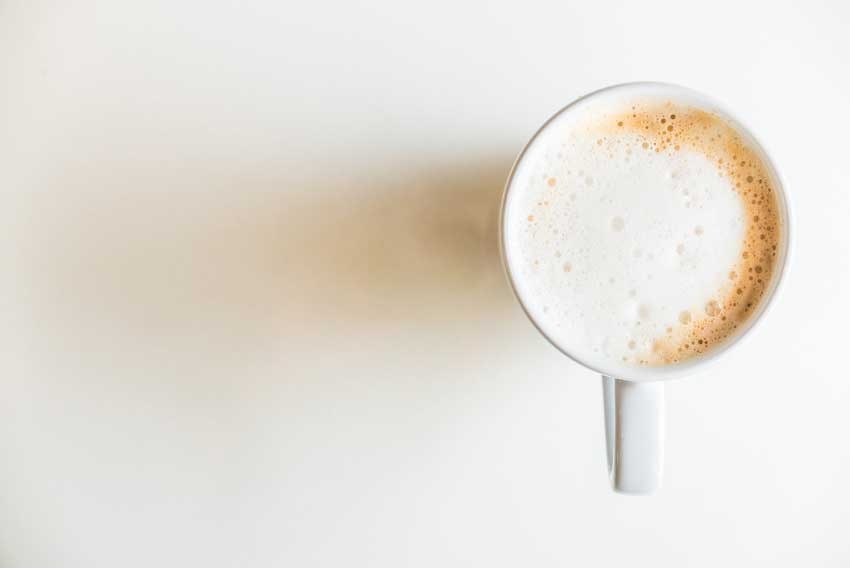 ¿Quieres preparar un flat white? Mira esta deliciosa receta para casa