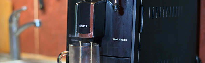Volautomatische espressomachine voor het zetten van espresso