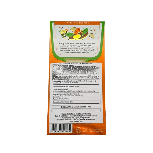 La parte trasera del envase de una tableta de chocolate sabor cheesecake de calamansi de la marca Auro