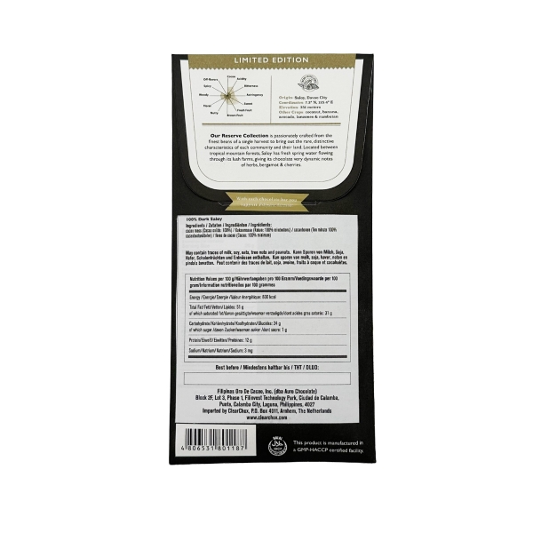 Una barra de chocolate negro con sabor a saloy de la marca Auro